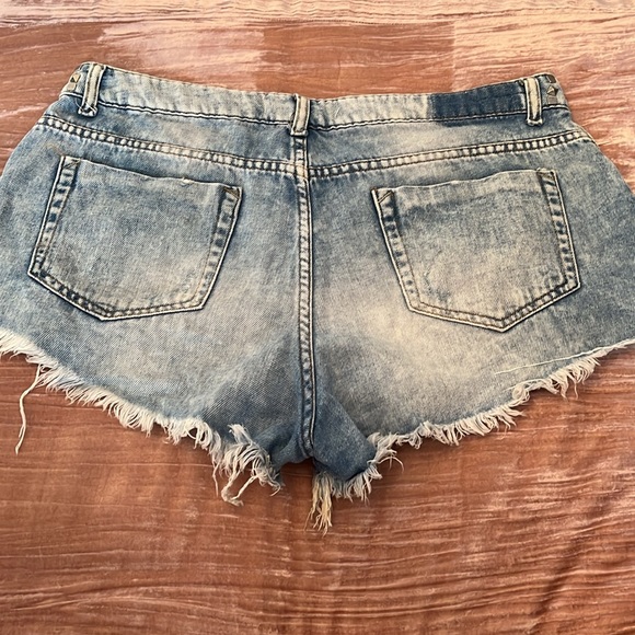 Zara Distressed Jean Shorts - Picture 3 of 4